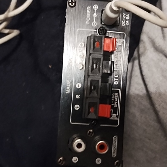 Hi-Fi stereo amplifier - Picture 2 of 3